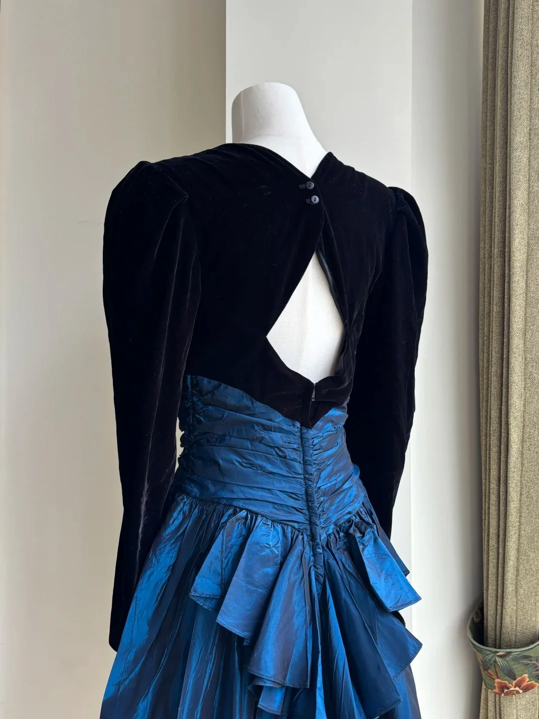 Vintage Black And Blue A-line Long-sleeved Velvet And Satin Prom Dress Evening Dress P4187 - Image 5