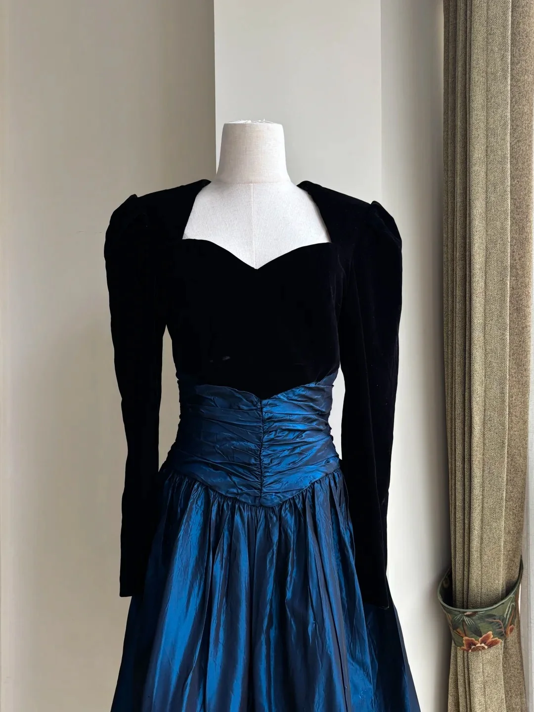 Vintage Black And Blue A-line Long-sleeved Velvet And Satin Prom Dress Evening Dress P4187 - Image 8
