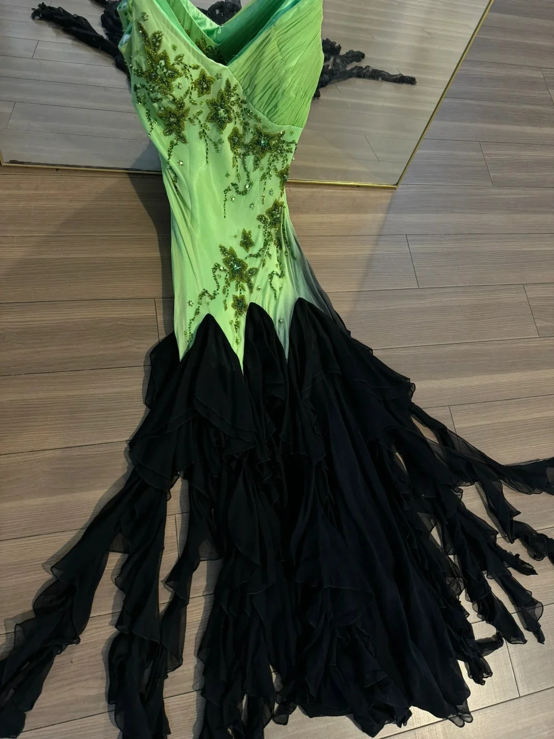 Vintage Green Beaded V Neck Jellyfish Skirt Long Prom Dress P3787