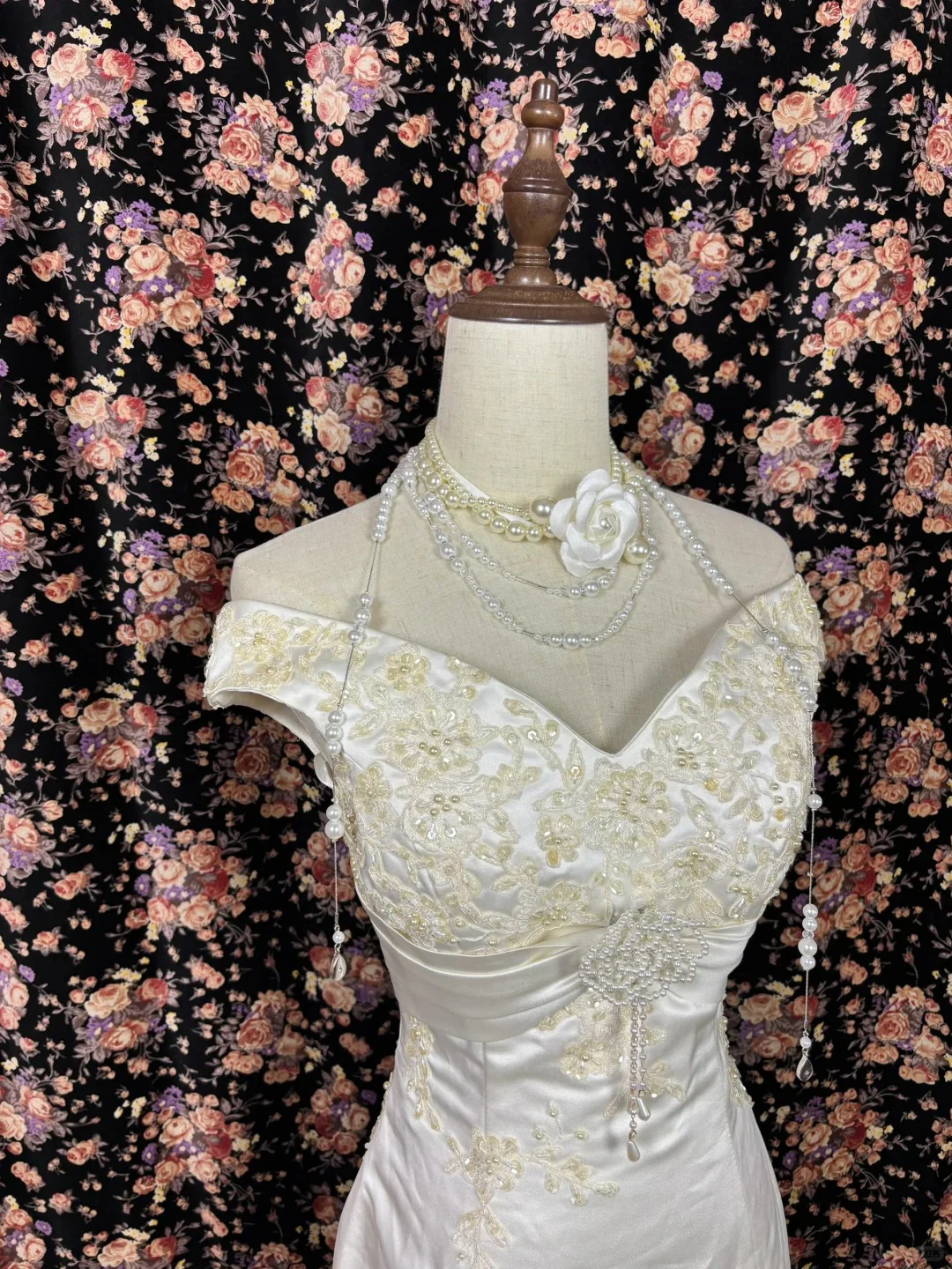 Vintage satin patchwork tulle embroidery and beading one-shoulder mermaid wedding dress P2964 - Image 3