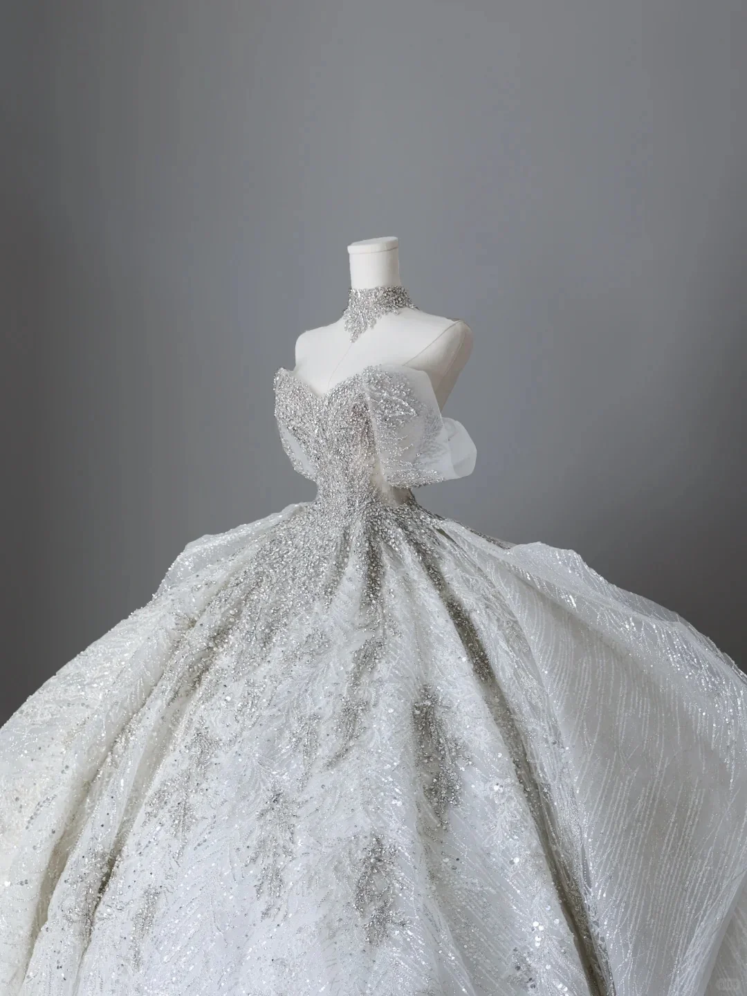 White off-the-shoulder wedding dress with sparkling diamonds and luxurious floor-length design P2509 - Image 3