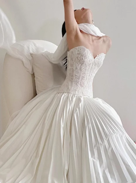 White Sweetheart Neckline Fitted Waist Lace Wedding Dress P2748 - Image 2